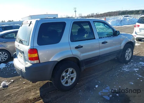 2005 Ford Escape Xlt z USA, uszkodzony, nr VIN 1FMYU93105DA11348